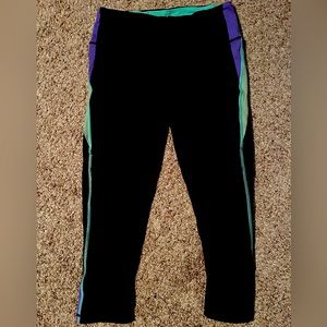 Victoria’s Secret Capri Knockout Leggings